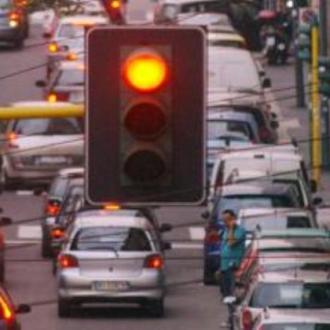 Guidare E Non Incappare Mai In Un Semaforo Rosso Nemmeno Allora Di