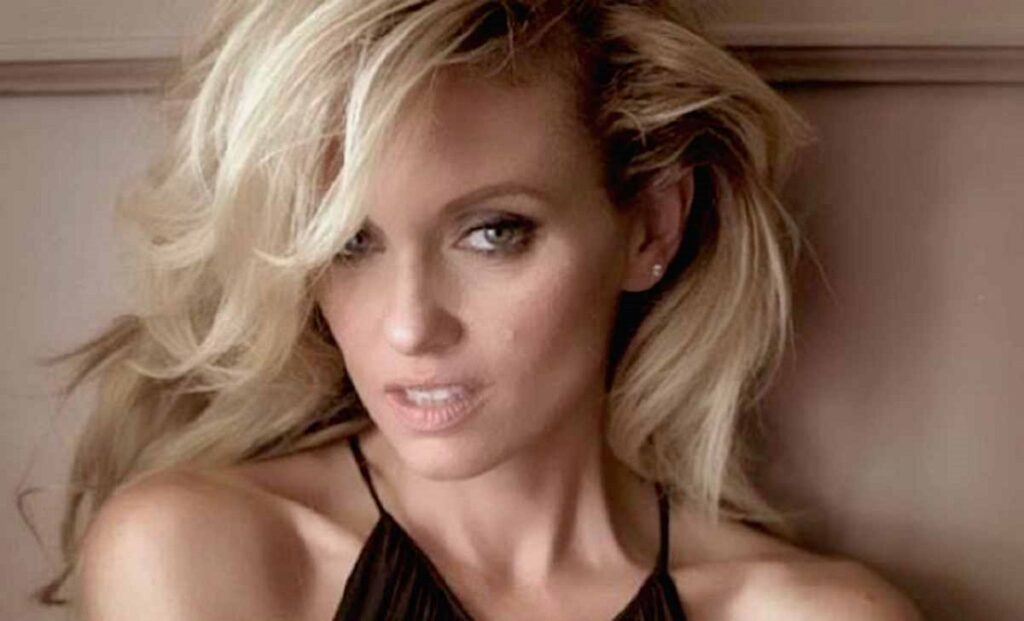 Justine Mattera Pubblica La Foto Seminuda Gli Occhi Cadono Sul Fotografo