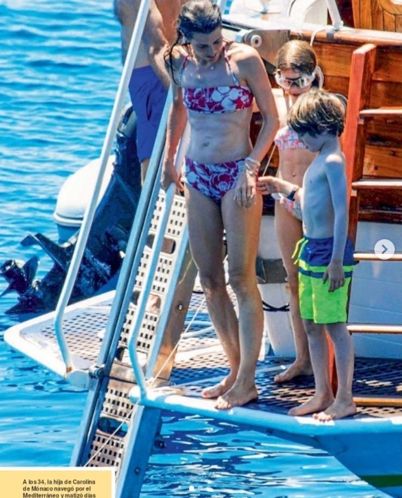 Charlotte Casiraghi Principessa Elegante Anche In Bikini Le Foto