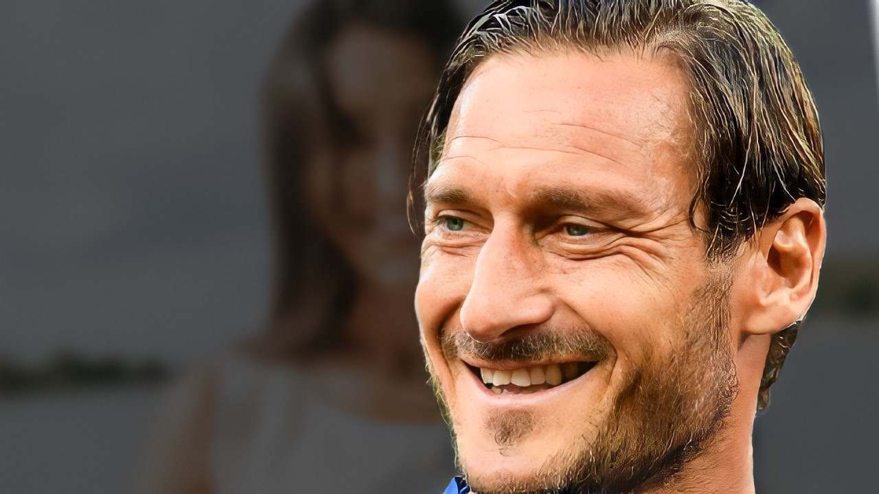 Francesco Totti Bacio Con Noemi Bocchi Davanti Ai Figli