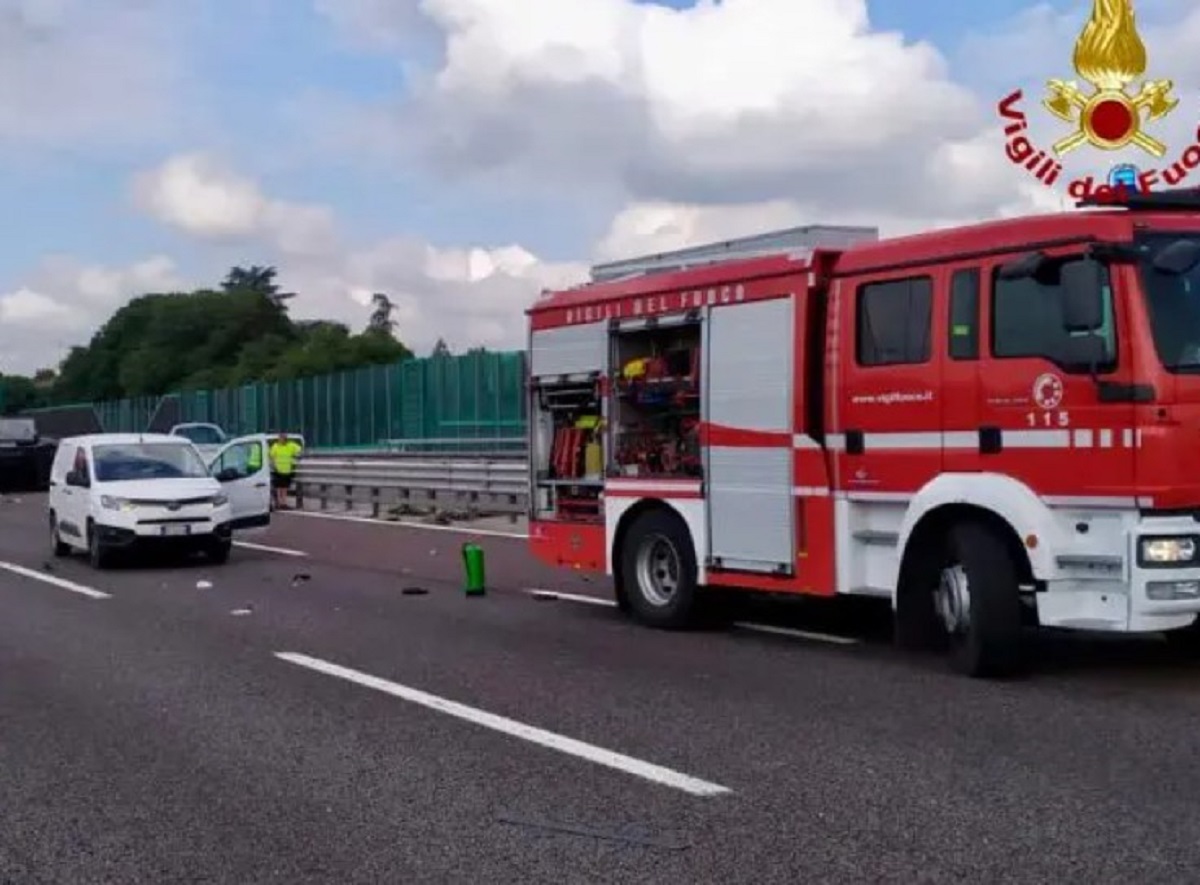 Montebello Incidente Sull Autostrada A Cinque Feriti