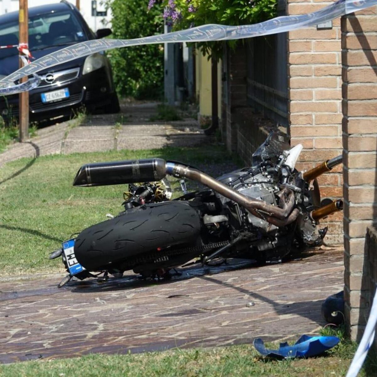 Enrico muore dopo un terribile incidente in moto