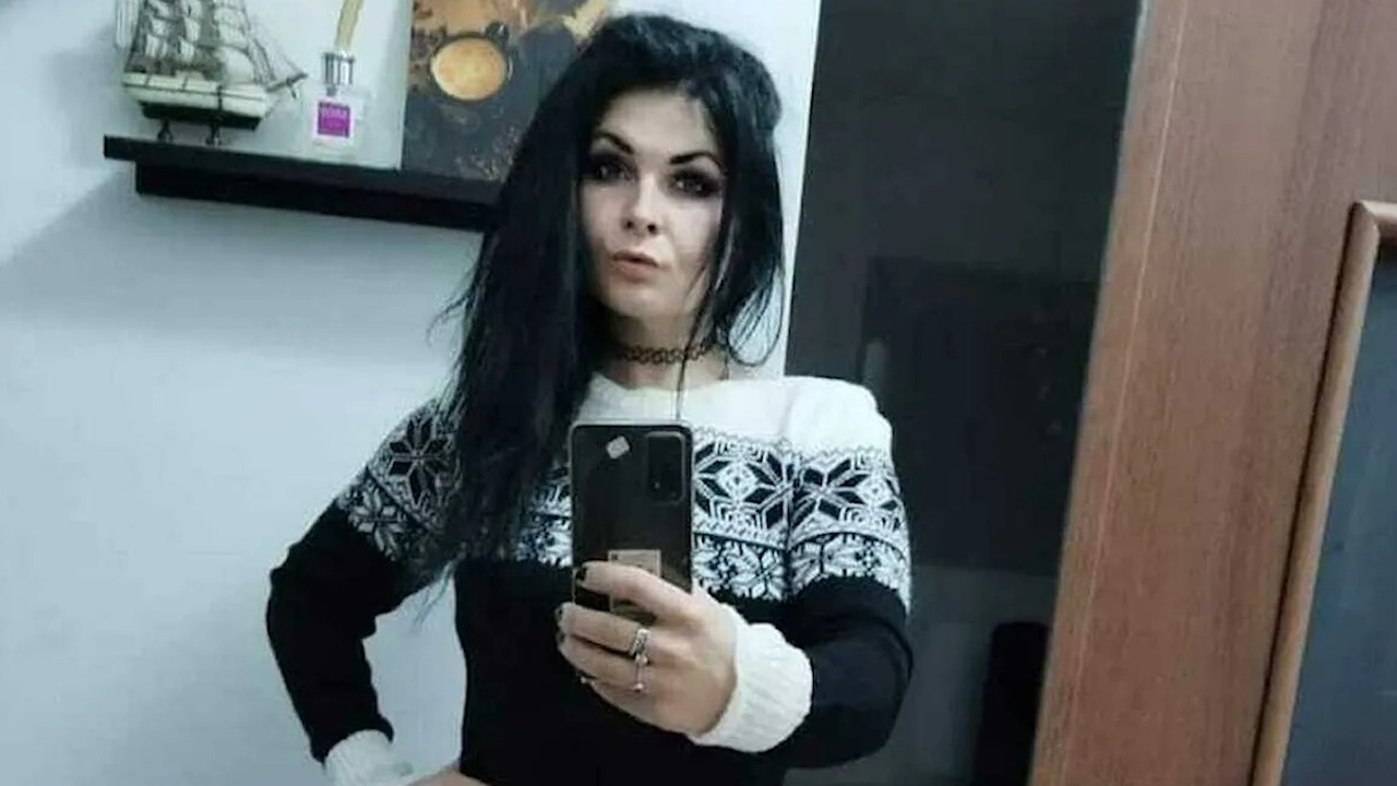 Ragazza di 33 anni trovata morta e nuda in spiaggia