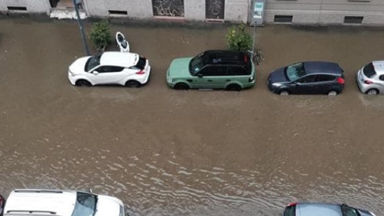 Milano, Nubifragio Nella Notte: Esonda Il Seveso Strade Allagate