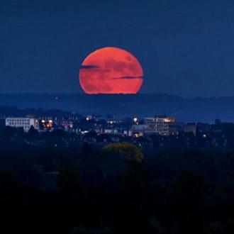 Questa Notte Lo Spettacolo Della Super Eclissi Di Luna Cos Rossa E Vicina Quasi Impossibile