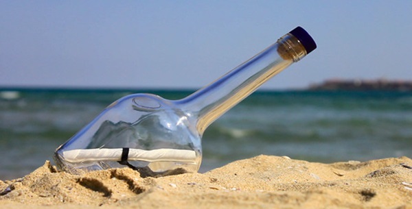 Come In Un Film Passeggia In Spiaggia E Trova Una Bottiglia