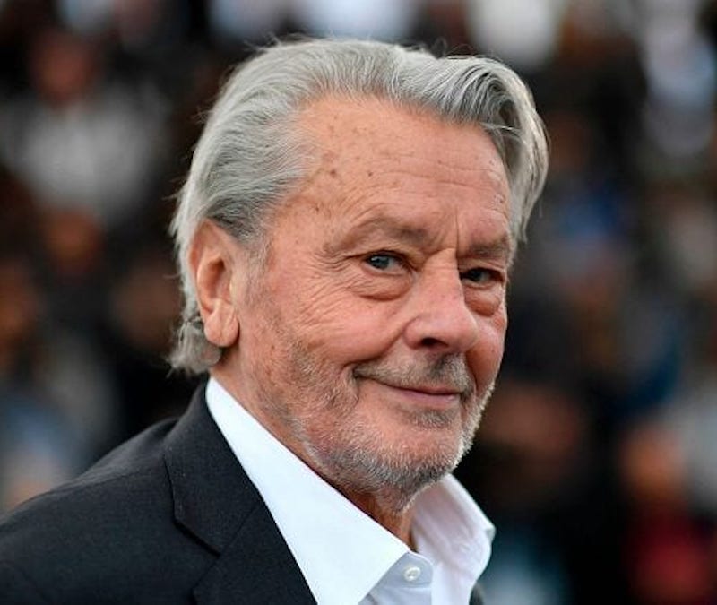 Malore per Alain Delon, ricoverato l'attore francese | Caffeina Magazine