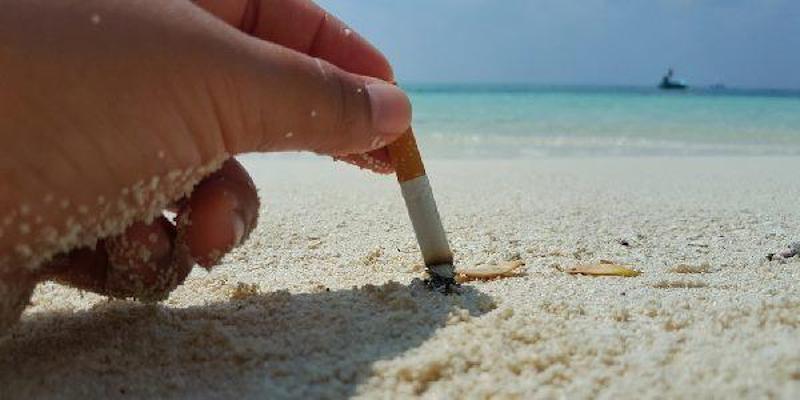 Vietato Fumare In Spiaggia Multa Da Euro Per Chi Accende La