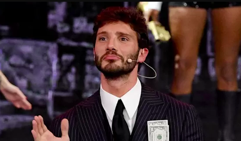 Stefano De Martino A 'Stasera Tutto è Possibile': Commenti Scatenati ...