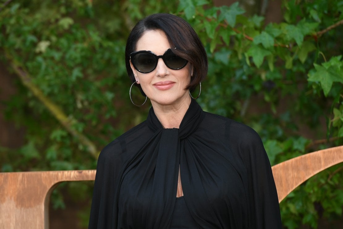 Monica Bellucci, seno esplosivo nello scatto del passato