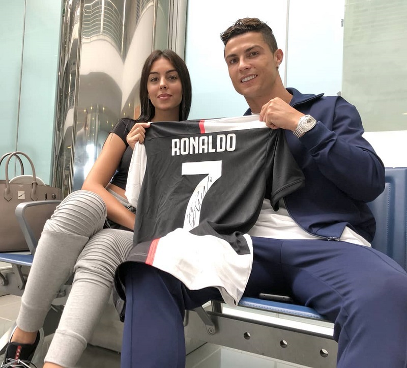 Georgina Rodriguez: Il Lato B Spunta Dall’acqua E L’effetto è ‘wow’