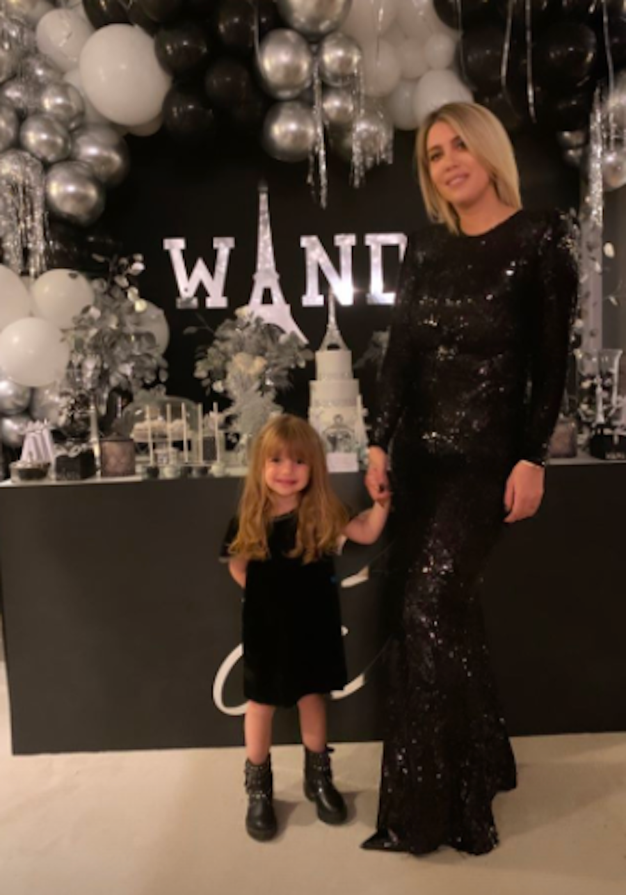 Wanda Nara Copie 33 Anni Le Foto Del Compleanno A Parigi Caffeina Magazine