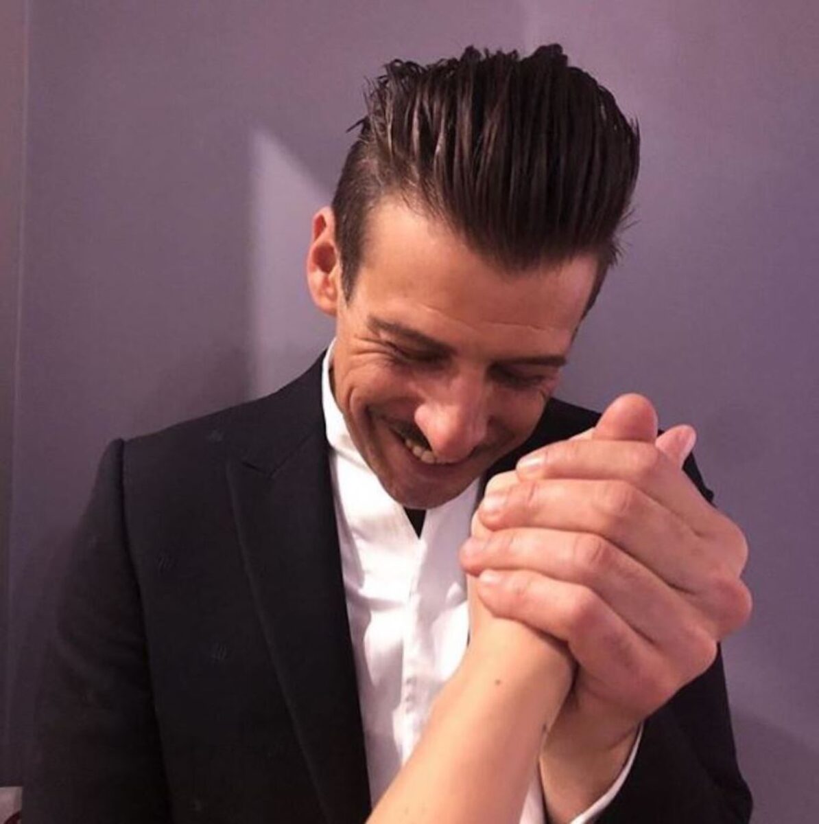 Chi è Francesco Gabbani cantante età altezza peso fidanzata figli
