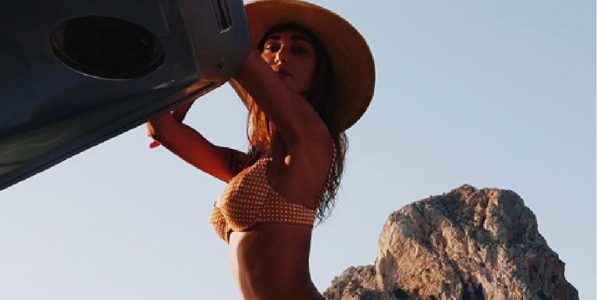 Belen non rinuncia a Ibiza (e alle foto hot) ma non è partita da sola. Gianmaria Antinolfi? Proprio no