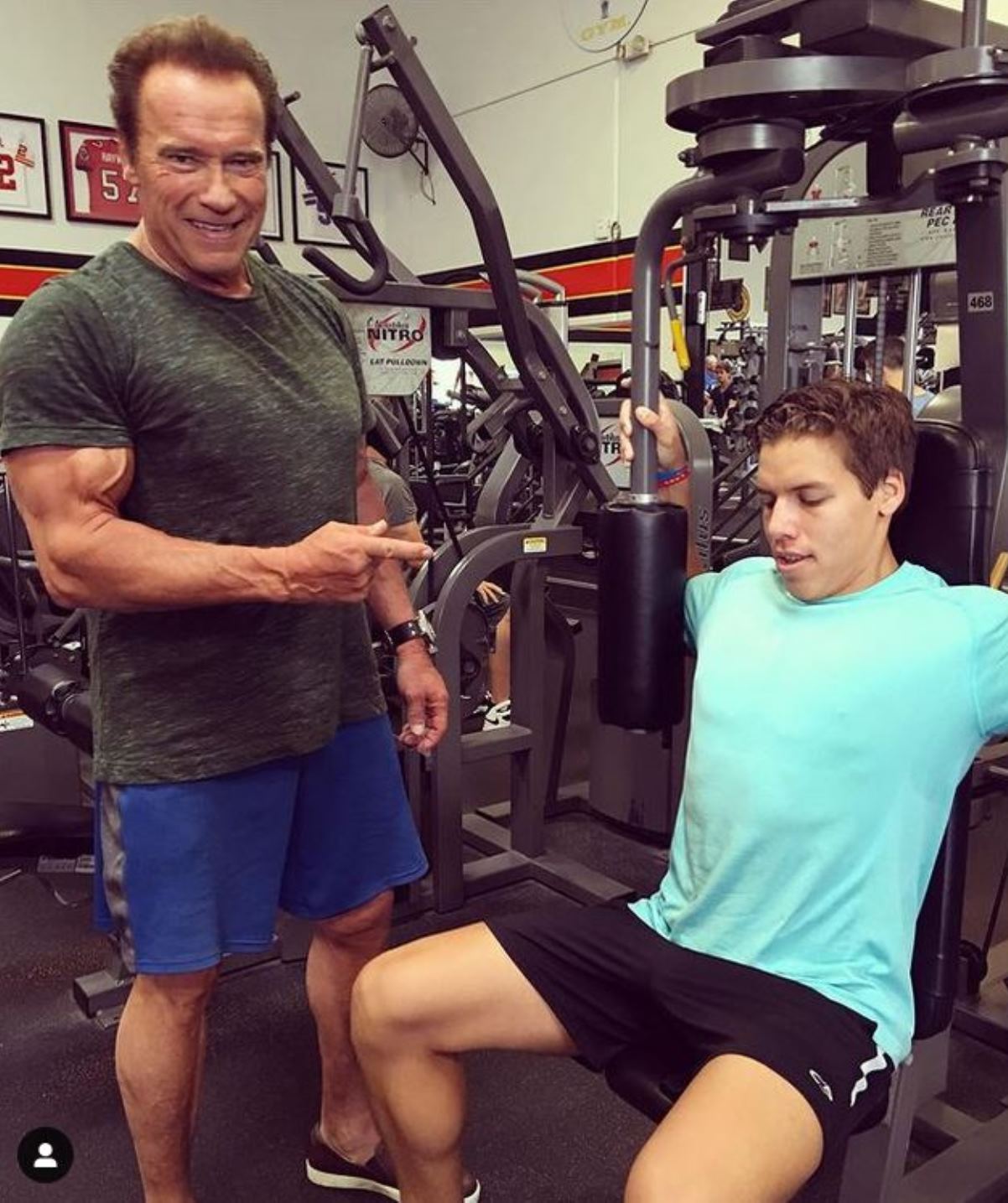 arnold schwarzenegger l incredibile somiglianza con il figlio joseph baena