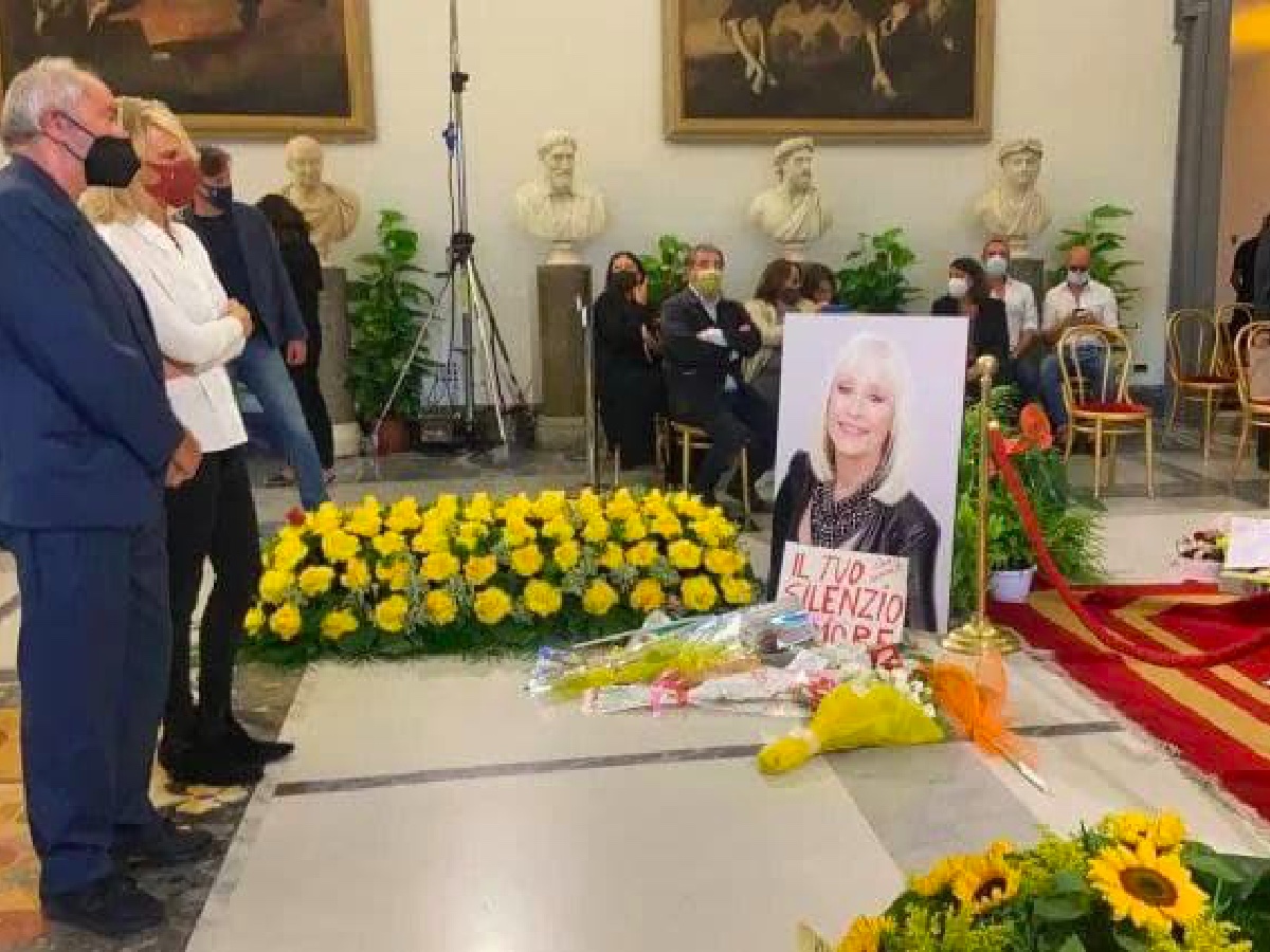 Raffaella Carrà cimitero porto santo stefano