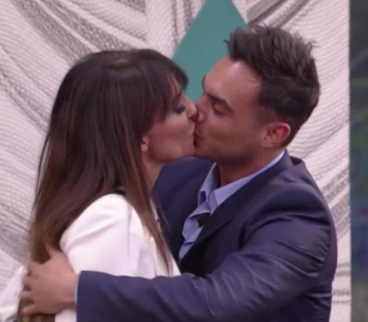 gf vip 6 bacio nicola pisu miriana trevisan