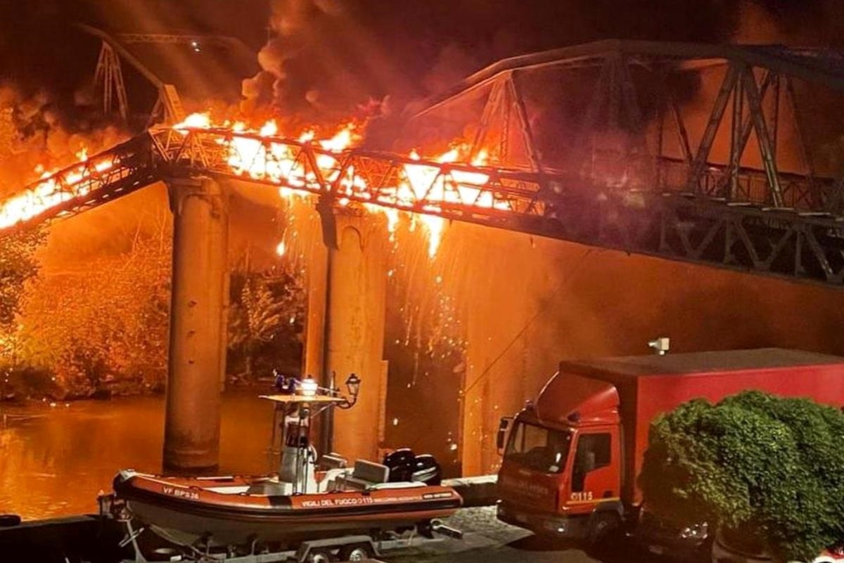 Roma Ponte di Ferro incendio intervento cause ipotesi