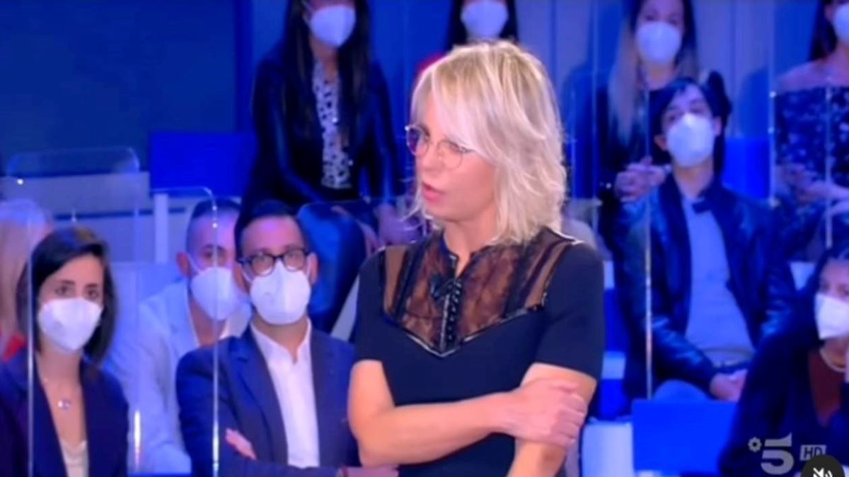 Maria De Filippi Critiche C'è posta per te Luca Argentero