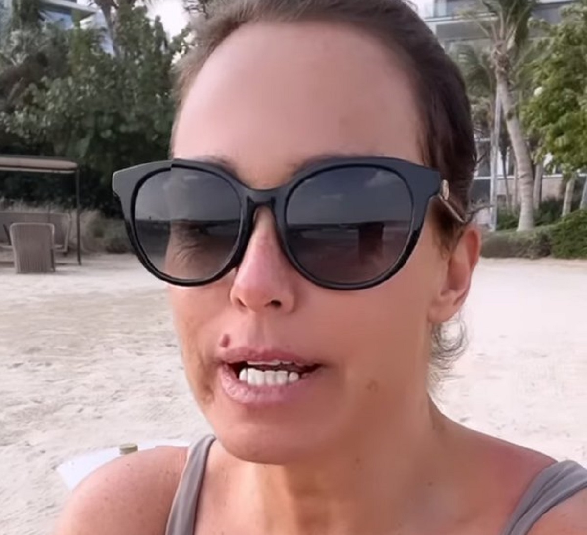 Sonia Bruganelli messaggio spiaggia deserta Dubai