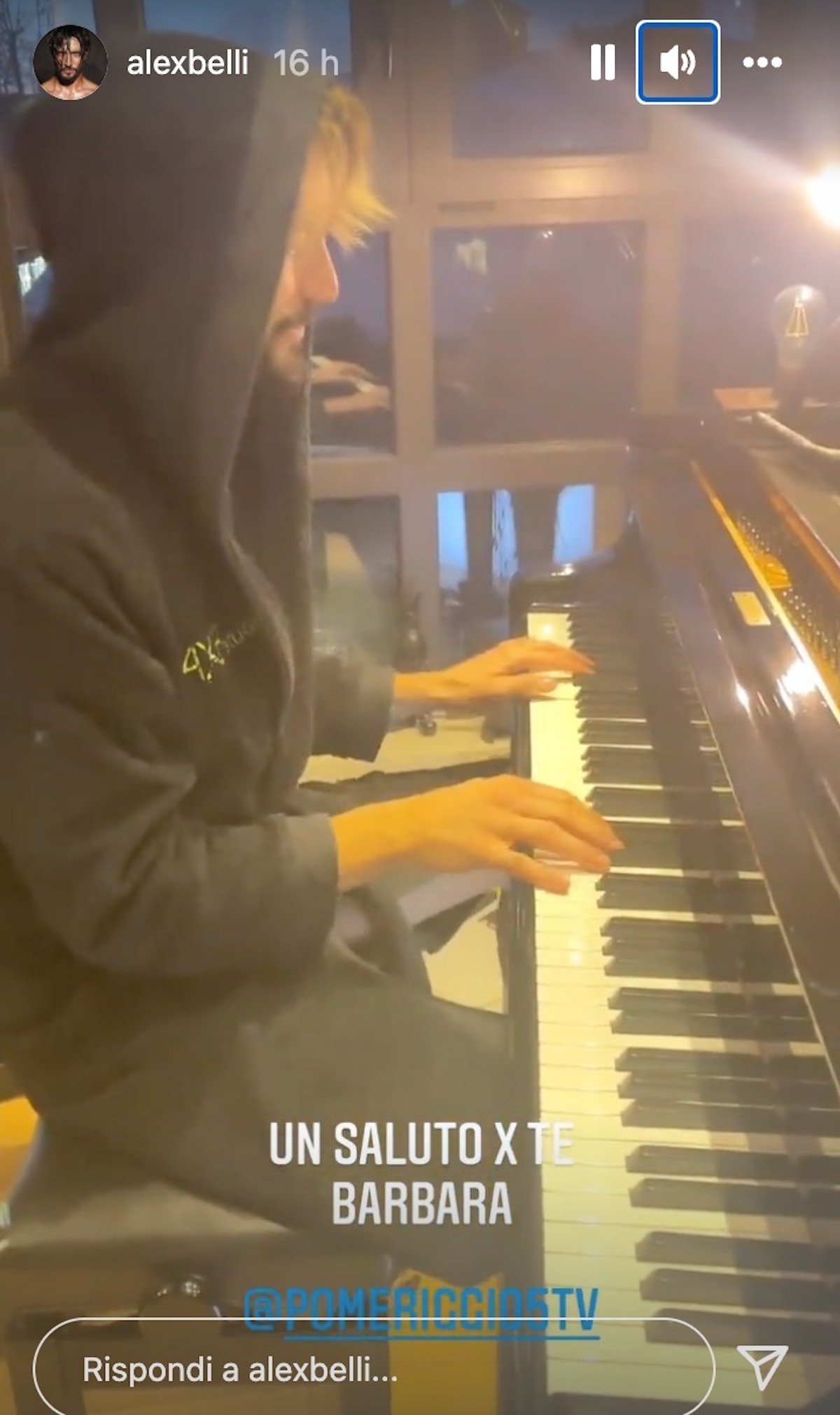 alex belli video pianoforte replica pomeriggio 5