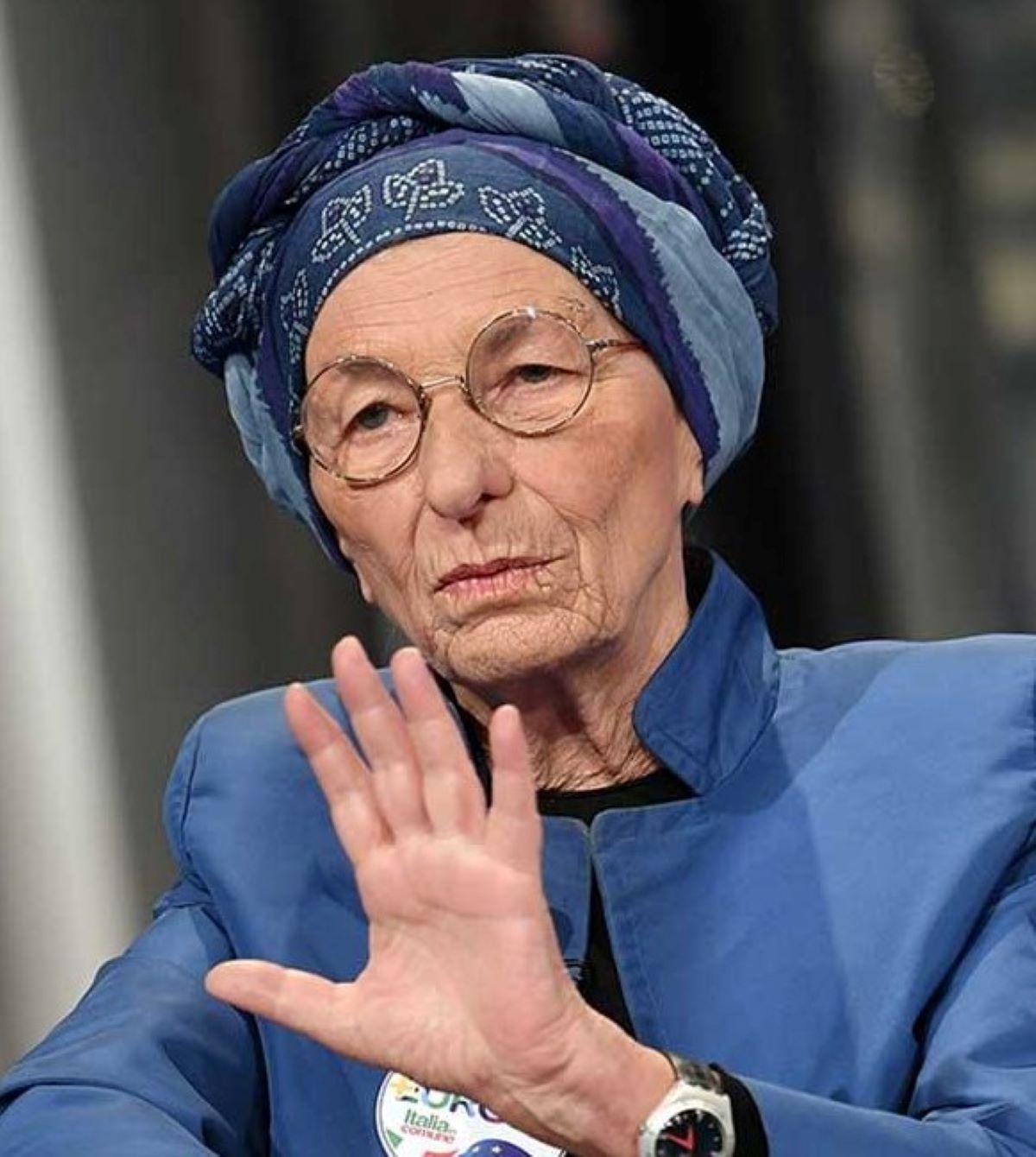 Mattino Cinque Emma Bonino Fuma Sigaretta