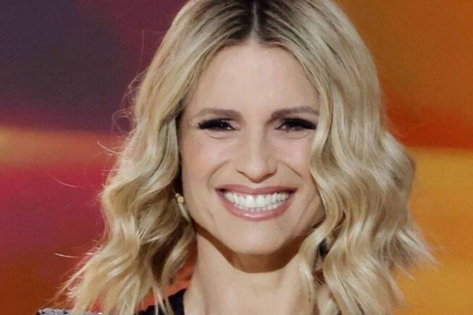 Michelle Hunziker Mostra Lato B Sui Social: "Uguale A 27 Anni Fa"