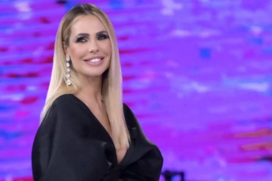 ilary blasi conduce seconda puntata Isola dei Famosi 2022