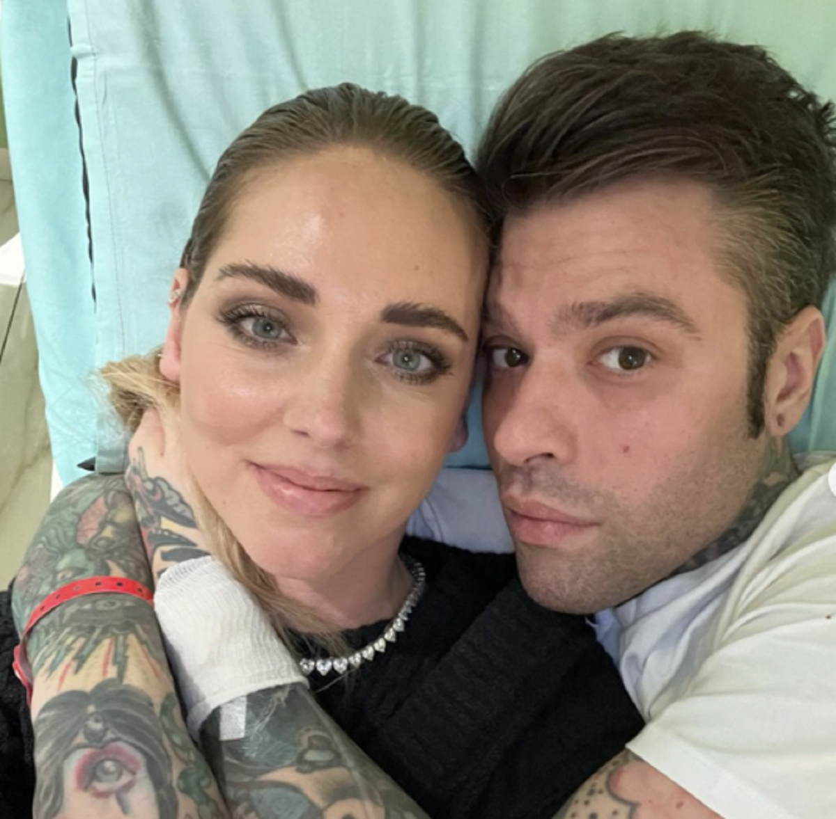 Chiara Ferragni Fedez cenetta romantica brindisi dettaglio