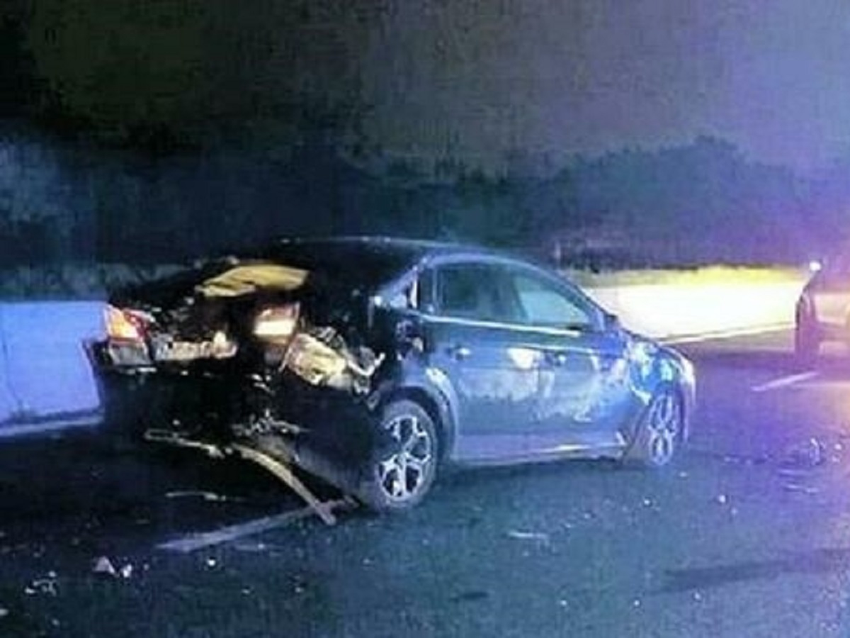 incidente a21, due morti e 7 feriti 