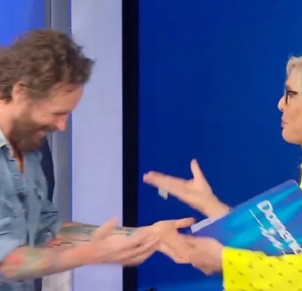 Mara Venier camicia sbottonata jovanotti