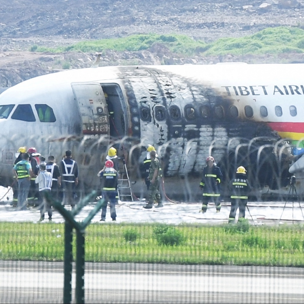 Aereo in fiamme cina video