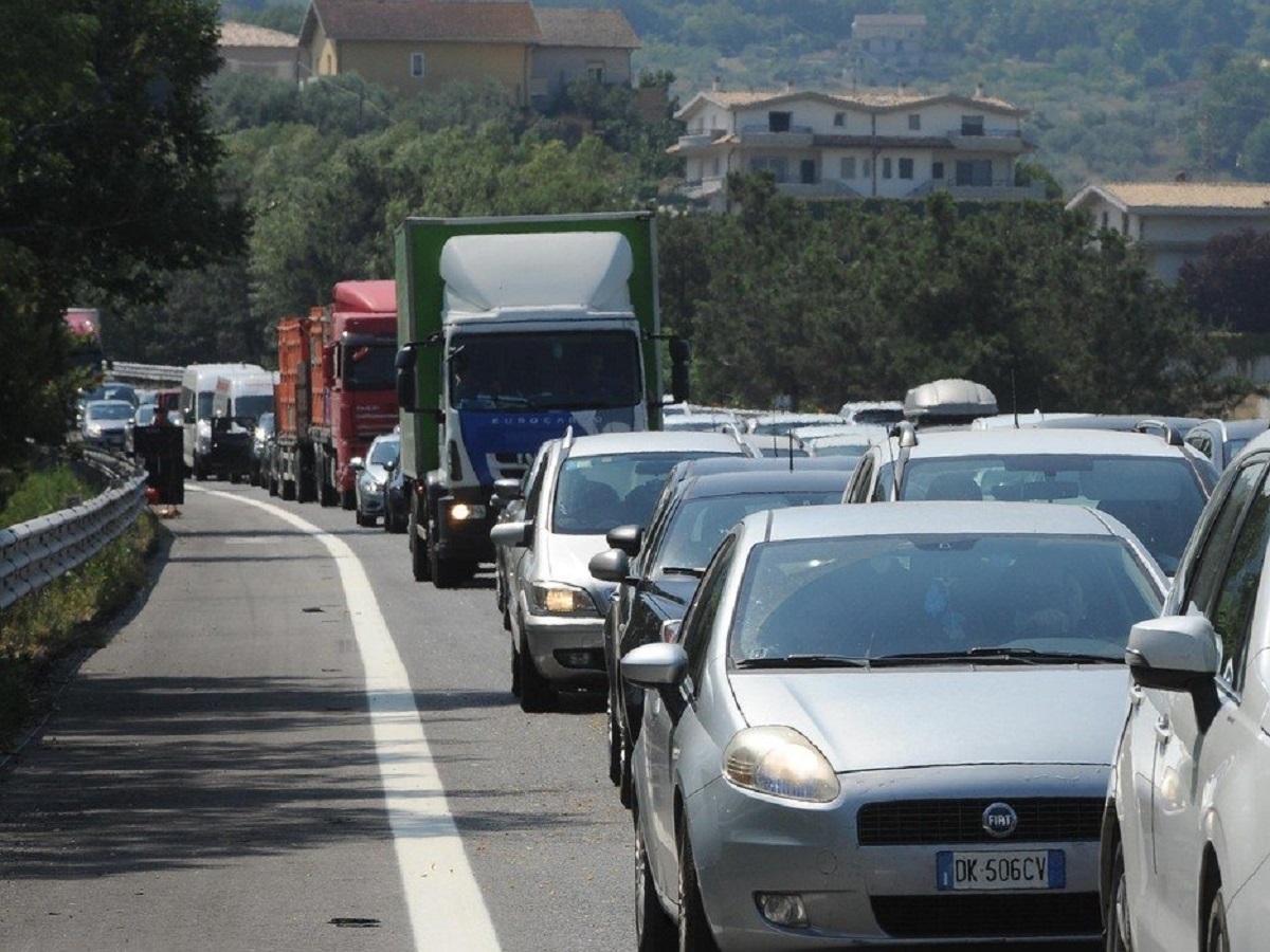 Incidente A13, un morto e cinque feriti