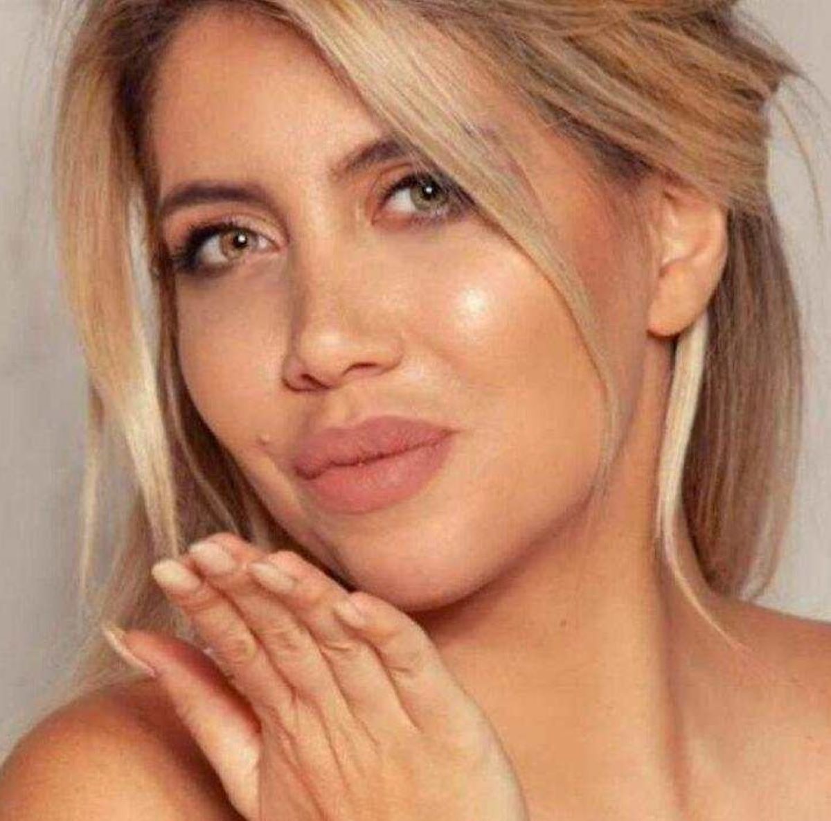 Wanda Nara nuda in vacanza, il video su Instagram