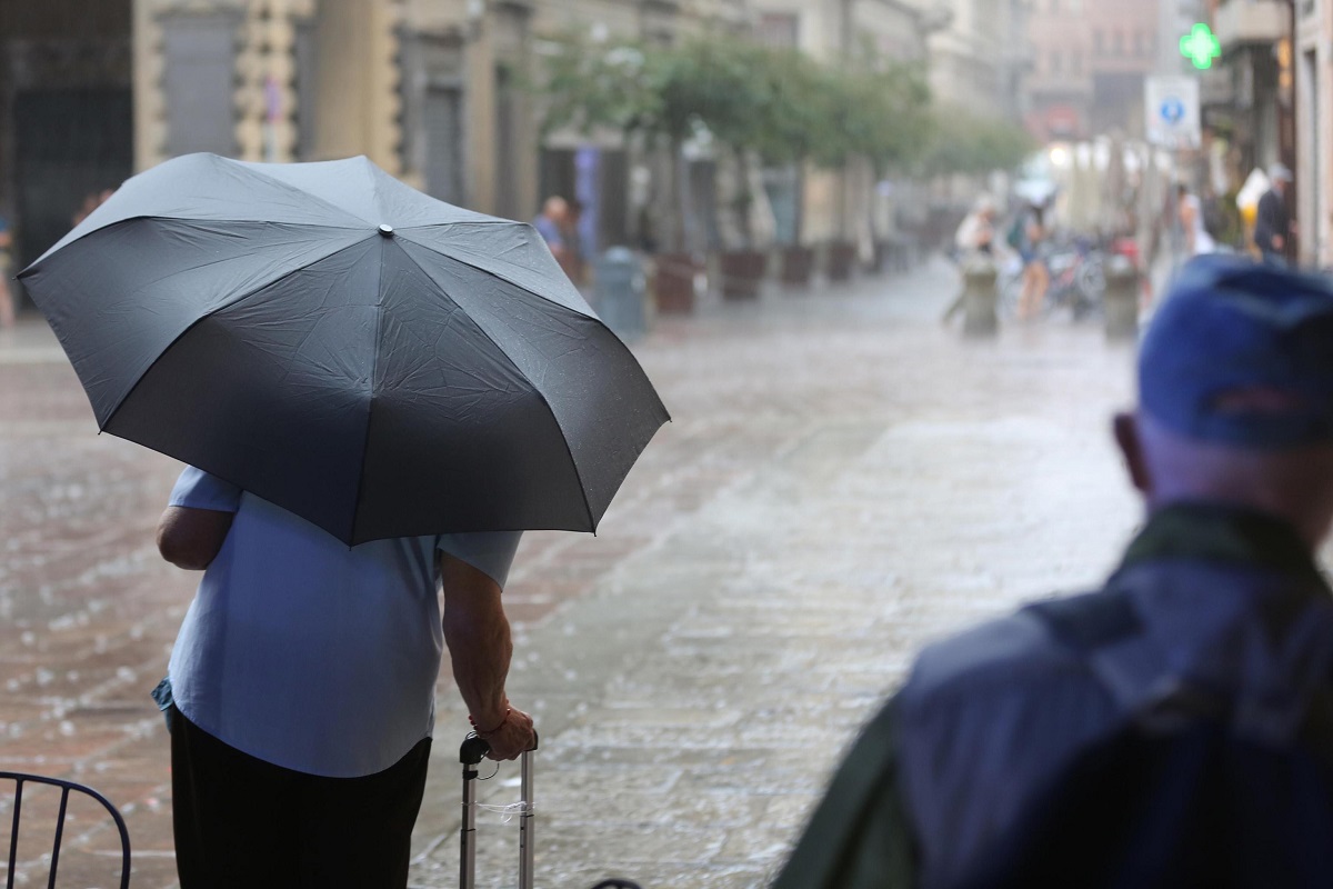 Violenta grandinata a Saluzzo, alberi caduti e danni 