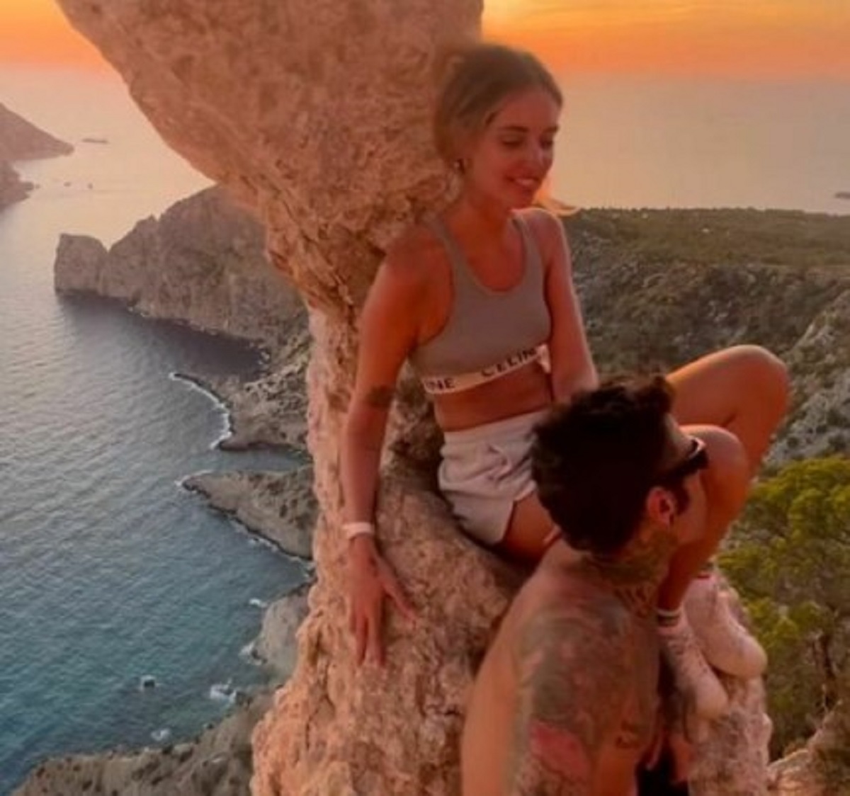 Chiara Ferragni e Fedez, lo scatto 'estremo' dalla vacanza a Ibiza