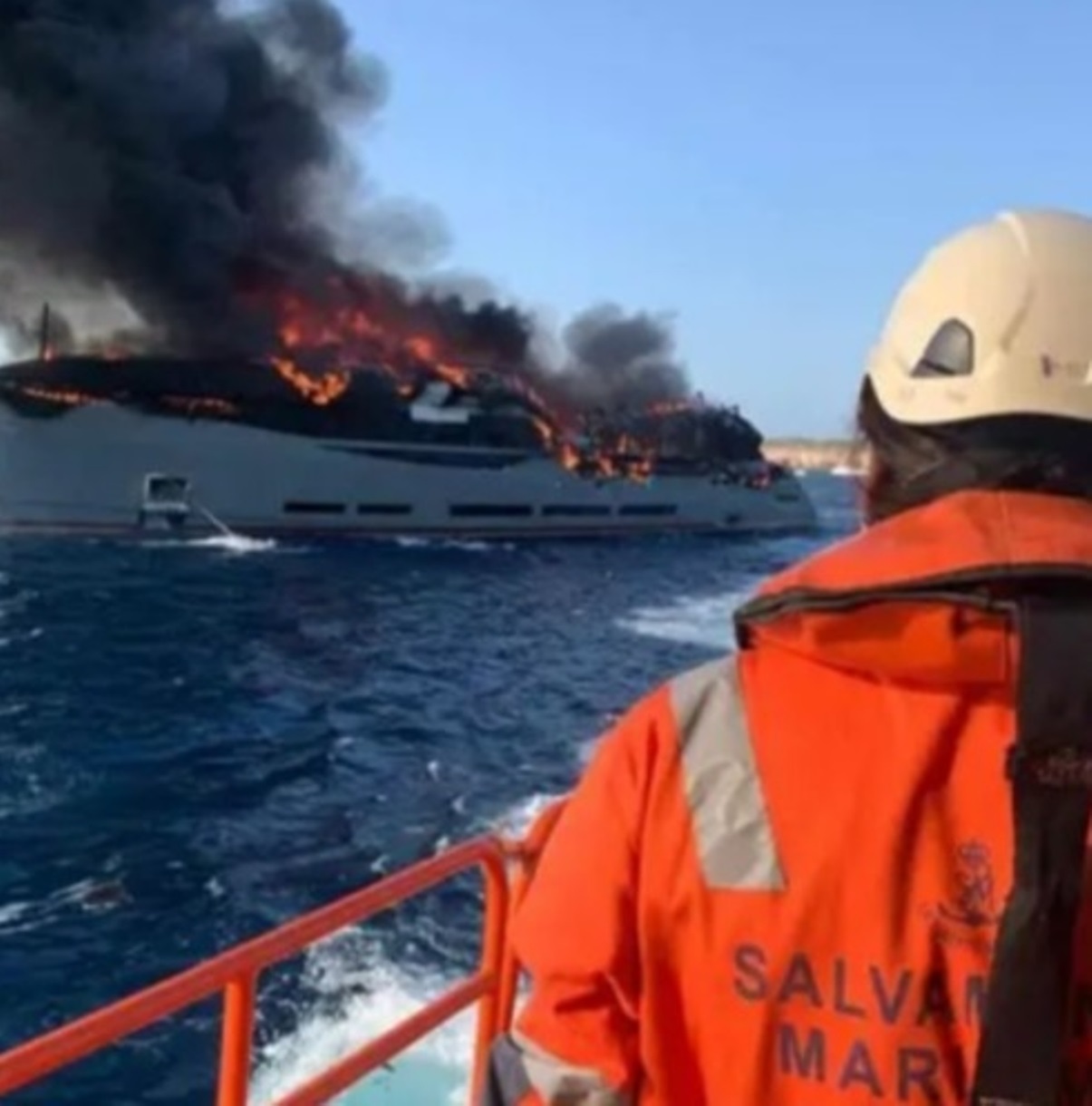 formentera yacht 25 milioni fiamme