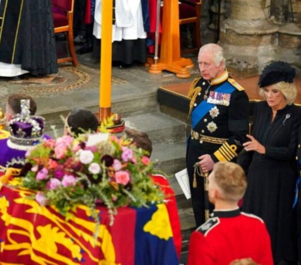 Funerali Regina Elisabetta Harry Non Canta Inno Contro Re Carlo Iii