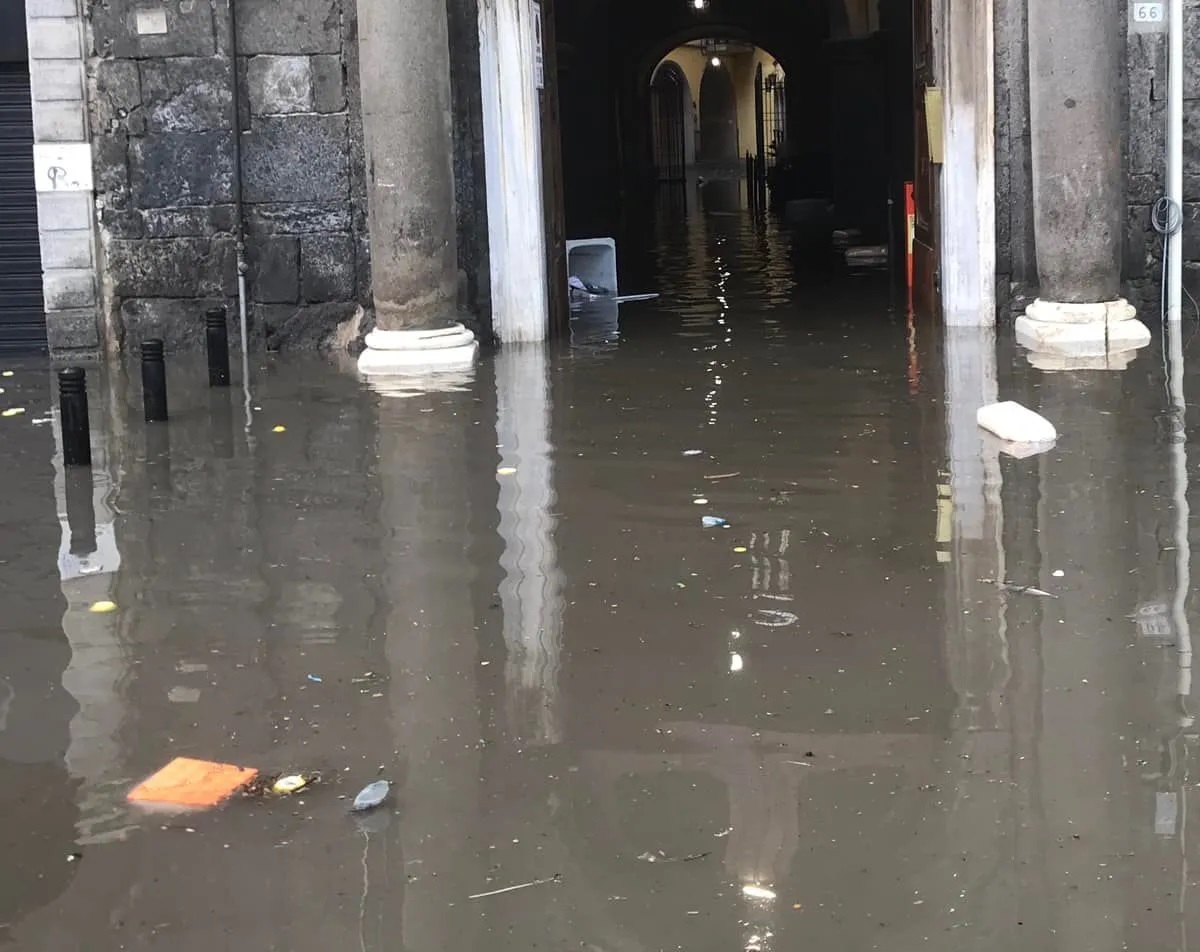 Bomba d'acqua Napoli 