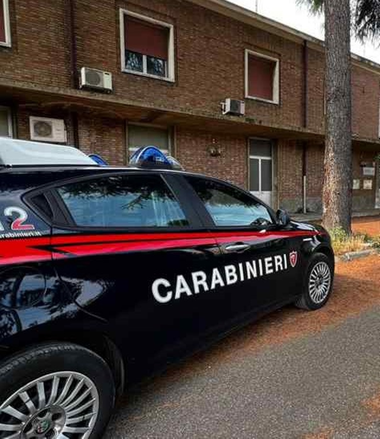 bologna bambina cade terrazzo muore