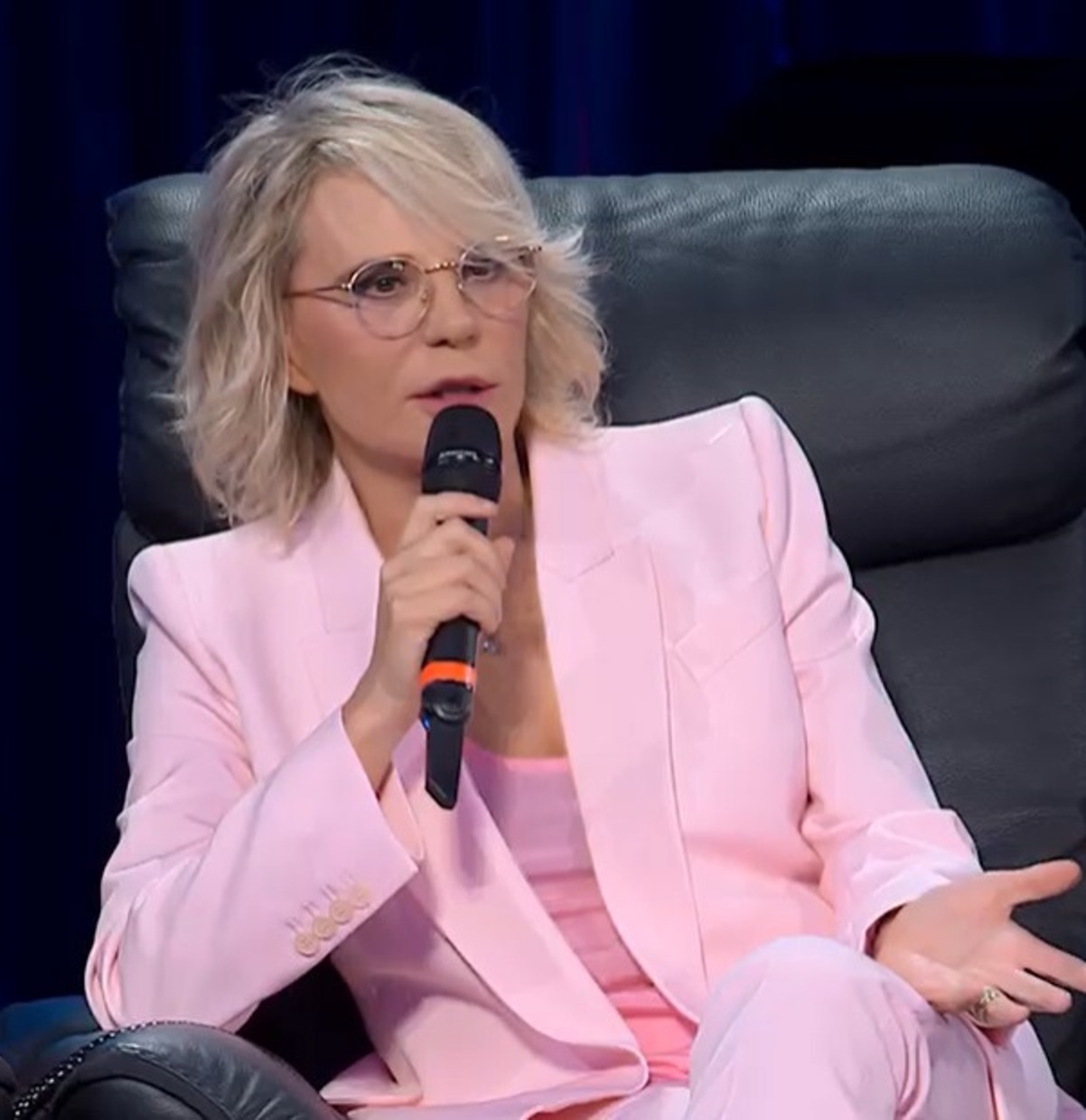 maria de filippi traveste giovannino