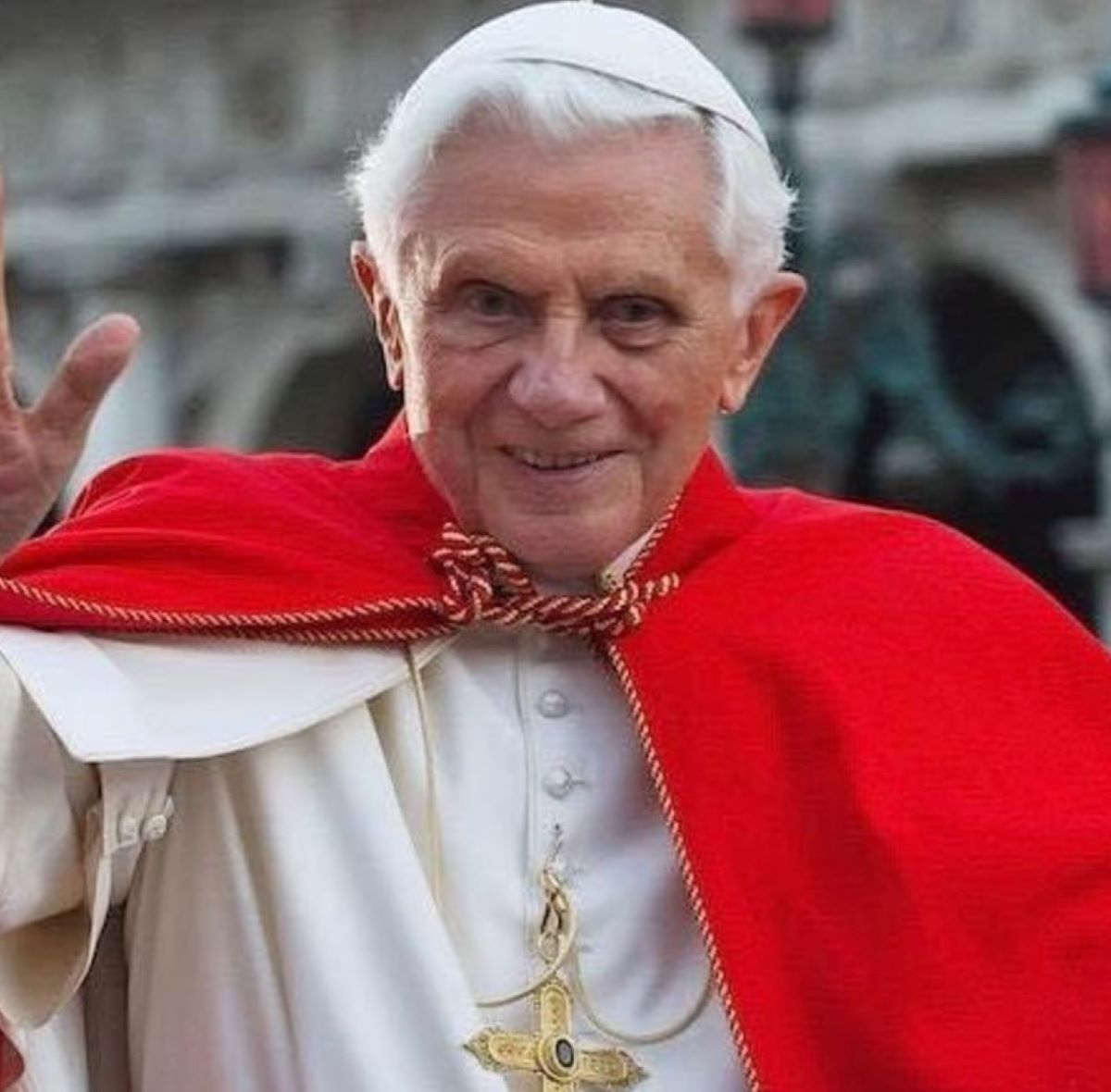 Papa Benedetto XVI Morto