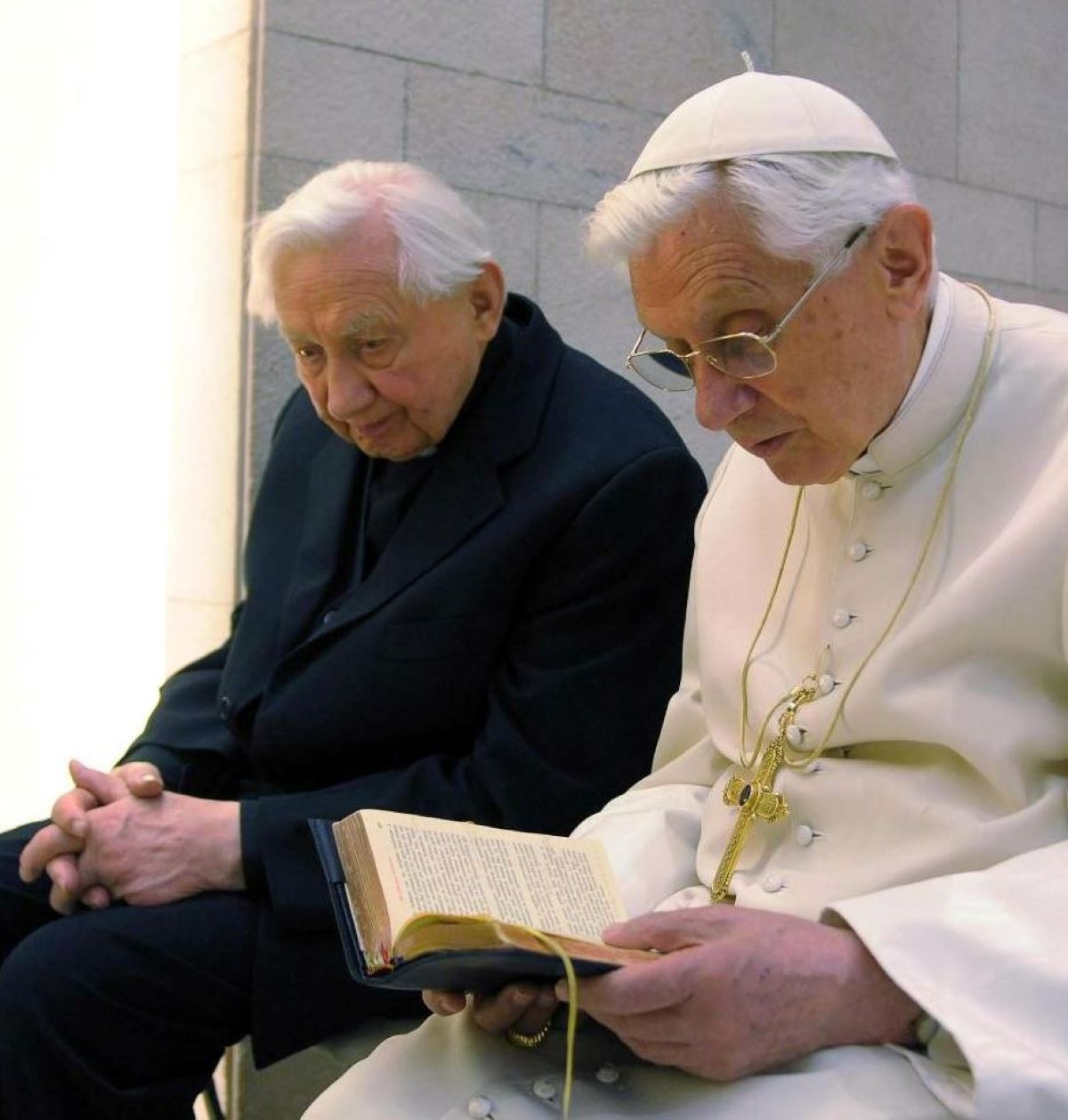 Papa Benedetto XVI Morto