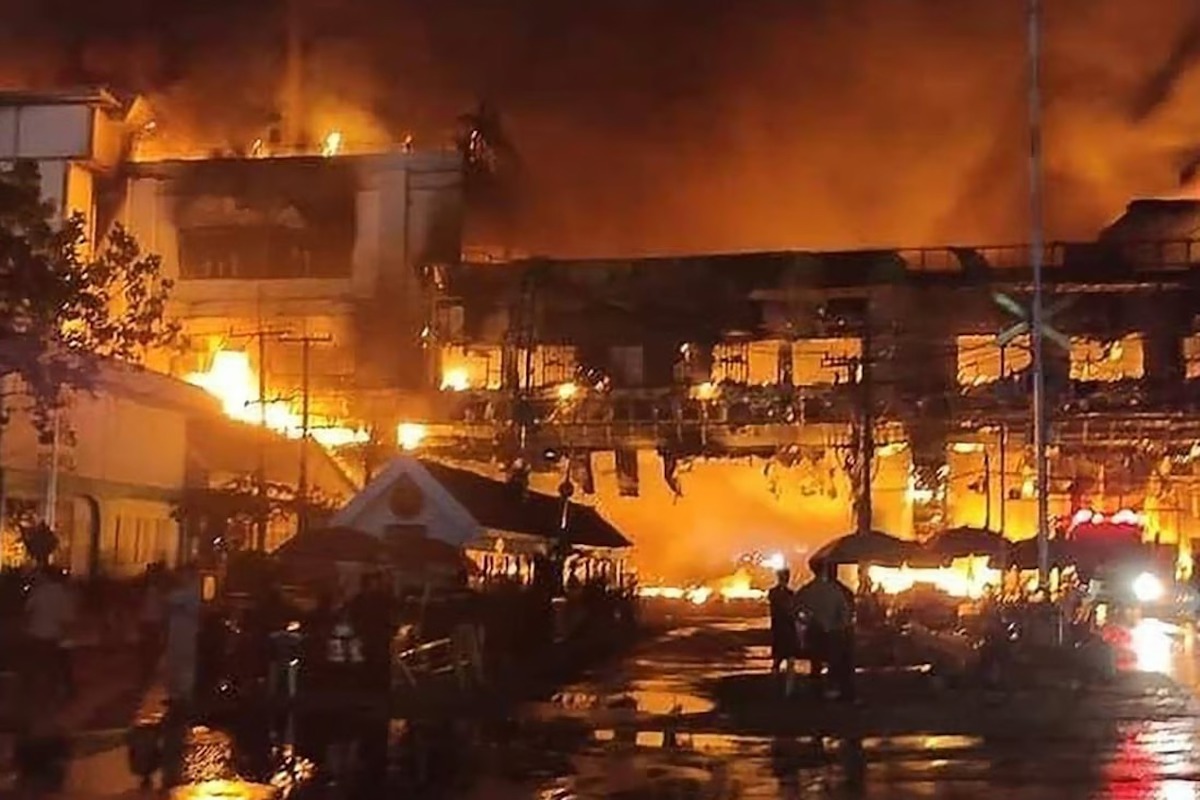 Incendio in un hotel in Cambogia: 10 morti e feriti