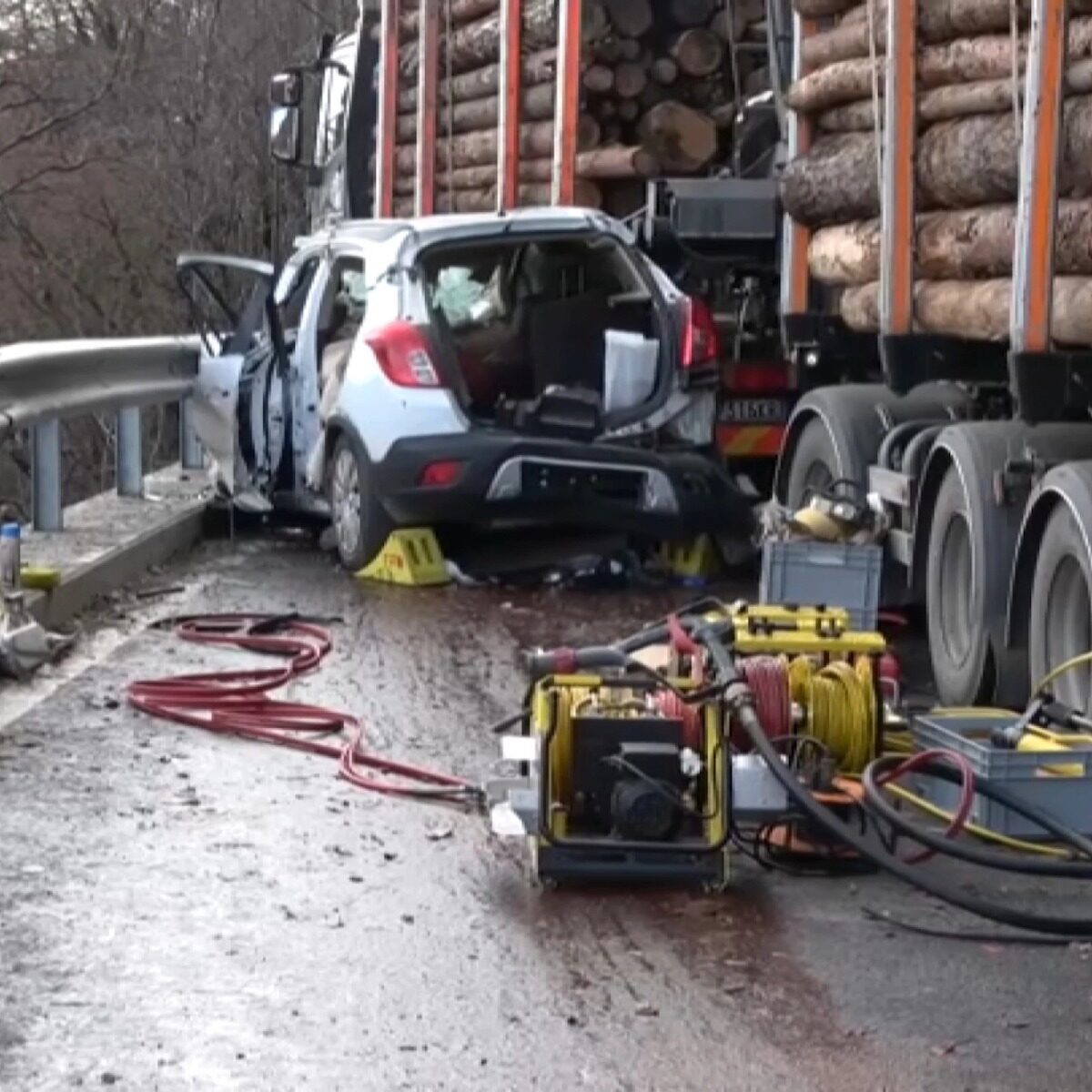 Incidente tra Narano e Lana: auto contro camion, morto un uomo