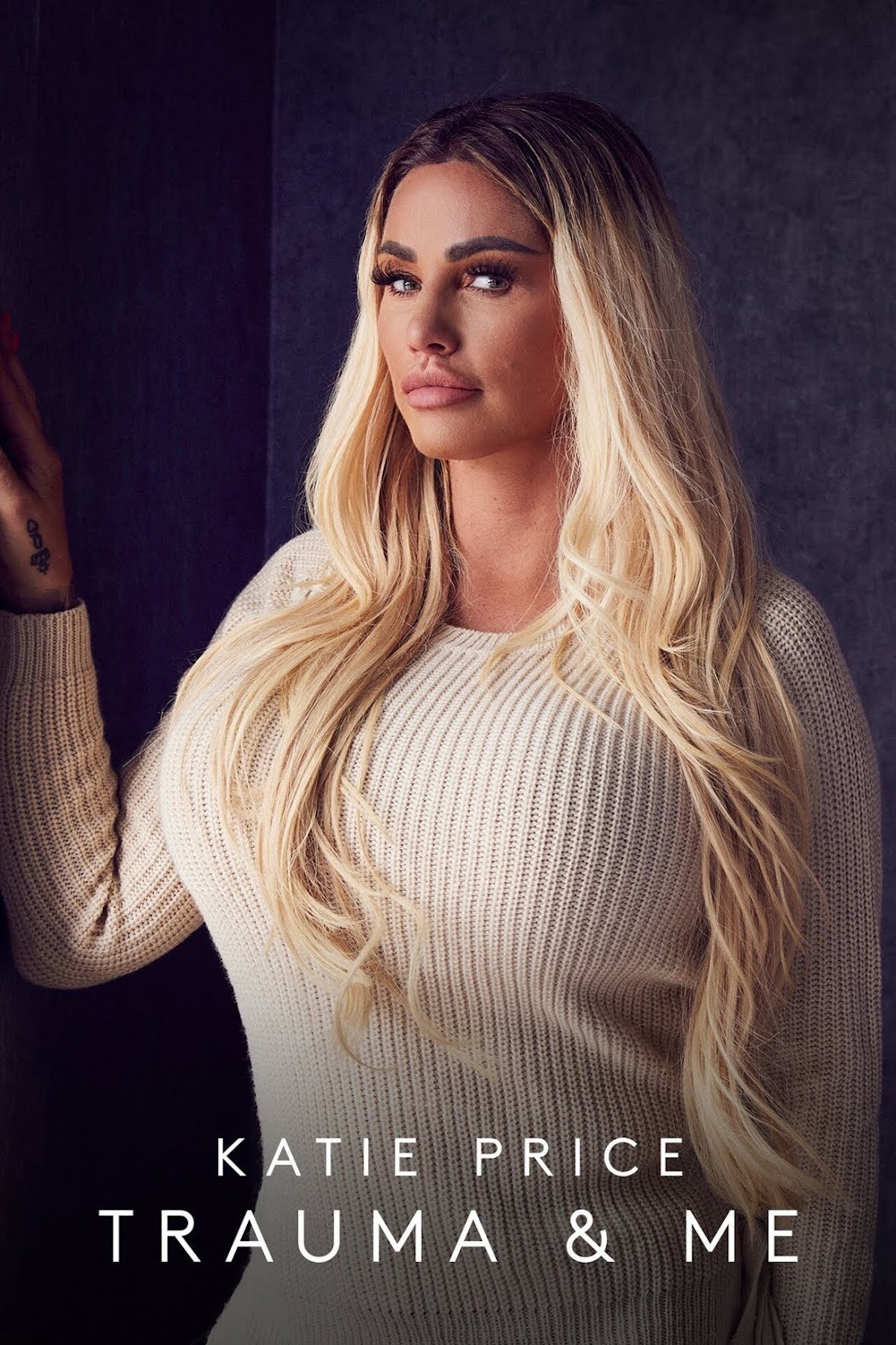 La showgirl Katie Price si è rifatta il seno per la sedicesima volta