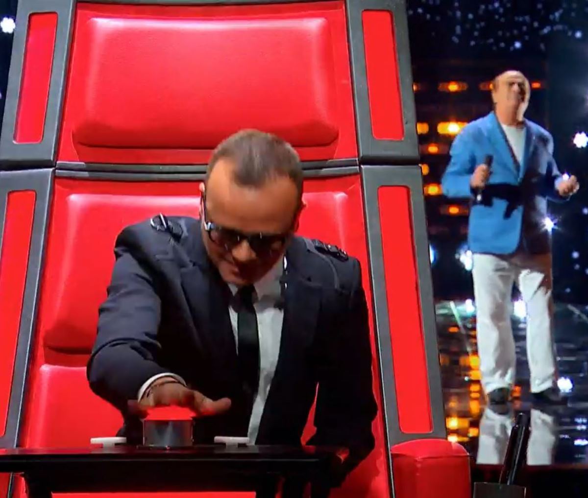 the voice senior poltrone non si girano giudici scendono