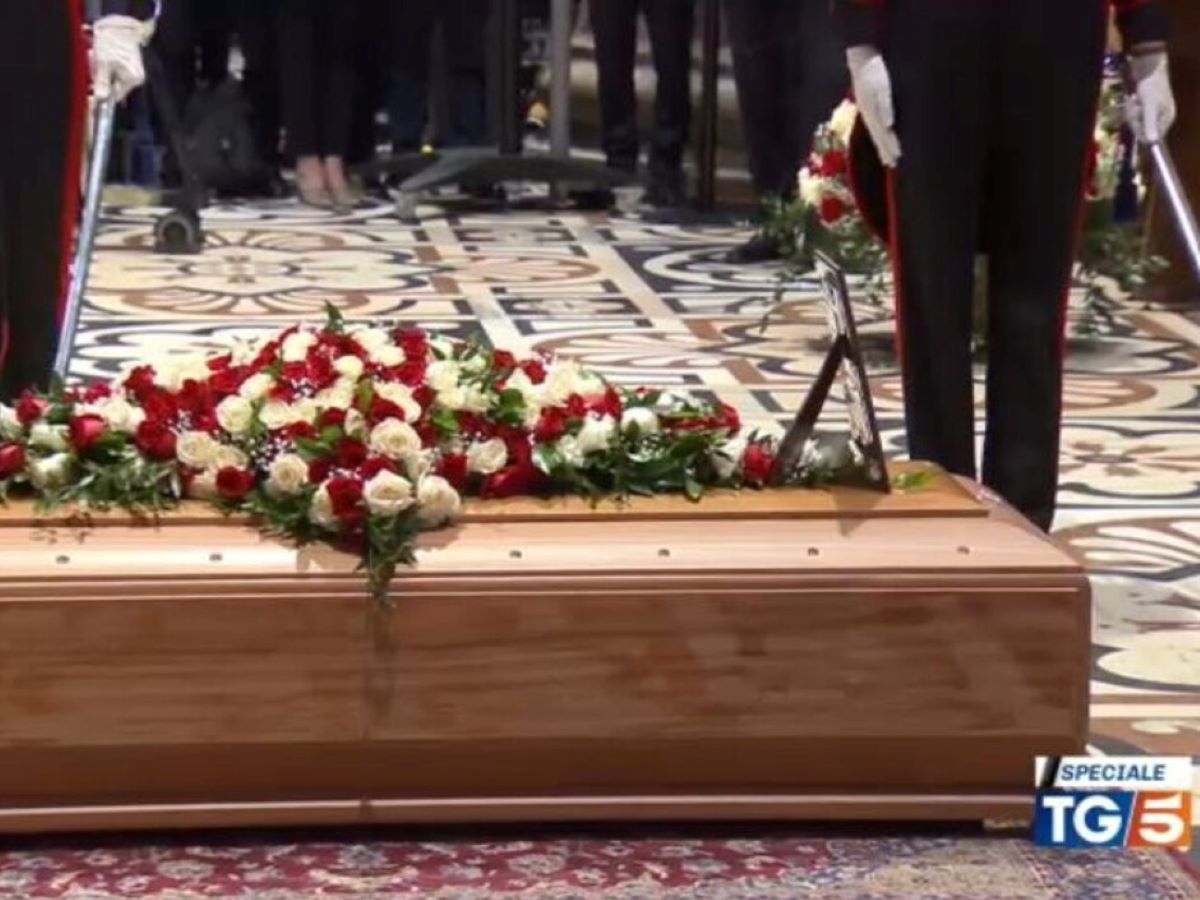 Funerali Silvio Berlusconi Omaggio