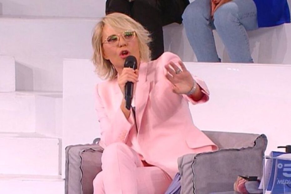 Uomini e Donne Maria De Filippi cancella il trono classico