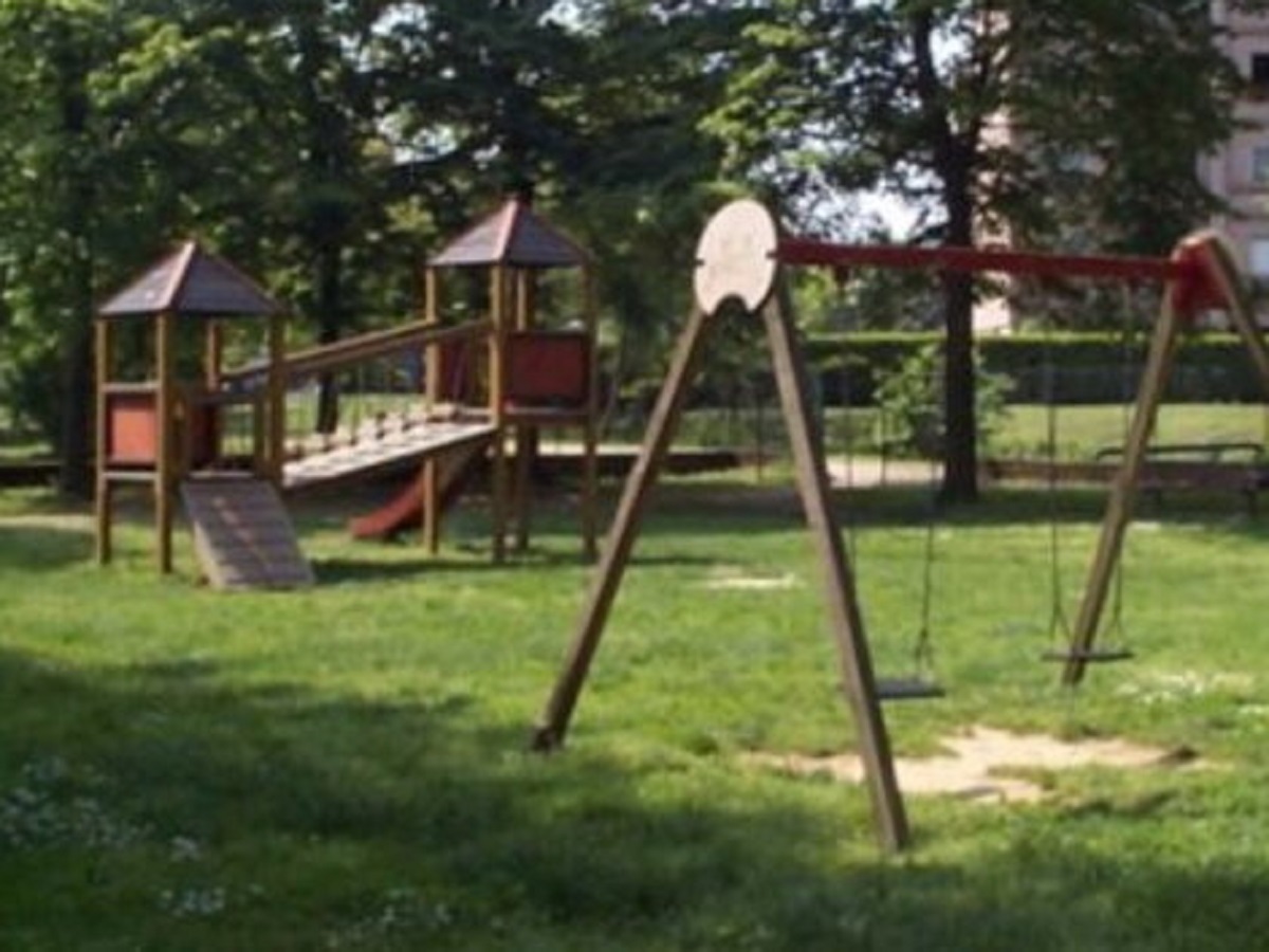 parco giochi acido muriatico bambini ustionati choc mamma